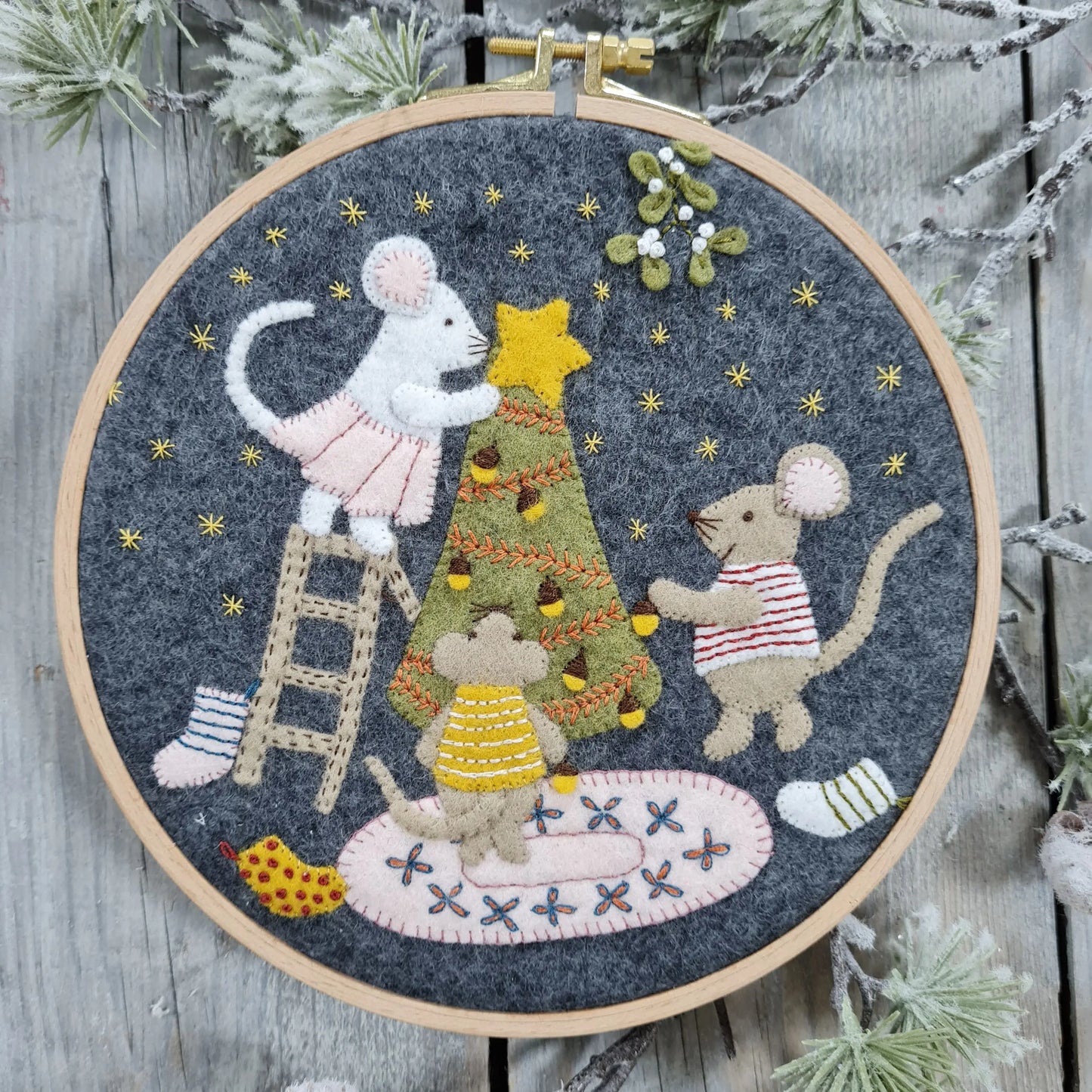 Wool Mix Felt Appliqué Hoop Kit - Christmas With The Mouse Family